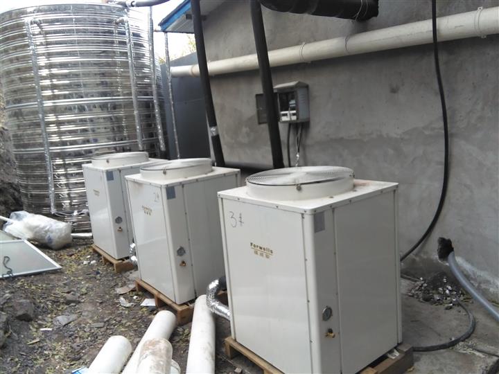 空氣能熱水器工程為什么要設置定溫度補水？